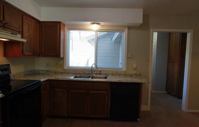 2 beds, 1.5 baths, $1,660, Unit Unit D