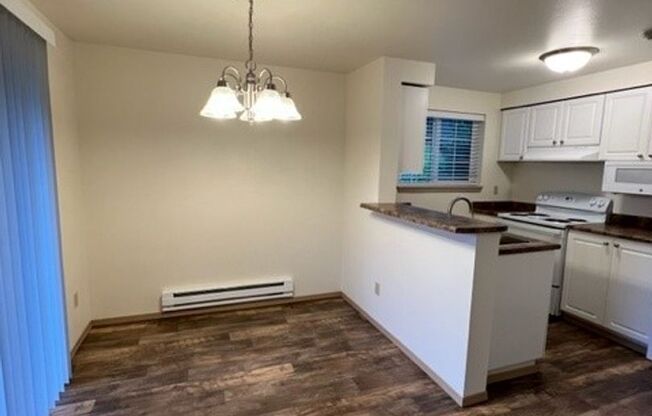 1 bed, 1 bath, 800 sqft, $1,535, Unit 814