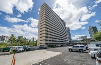 Beautifully maintained 2BR/2BA/1PKG in Lakeshore Tower