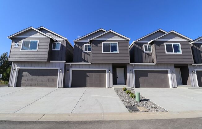 Modern 3BD Townhomes in Battle Ground! NEWLY-CONSTRUCTED w/ High-End Finishes!
