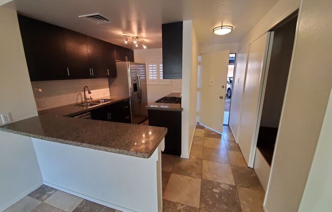 Move In Special First Month $99!! 1 Bedroom Scottsdale Condo! Upgraded - Camelback views- Indoor/Outdoor area