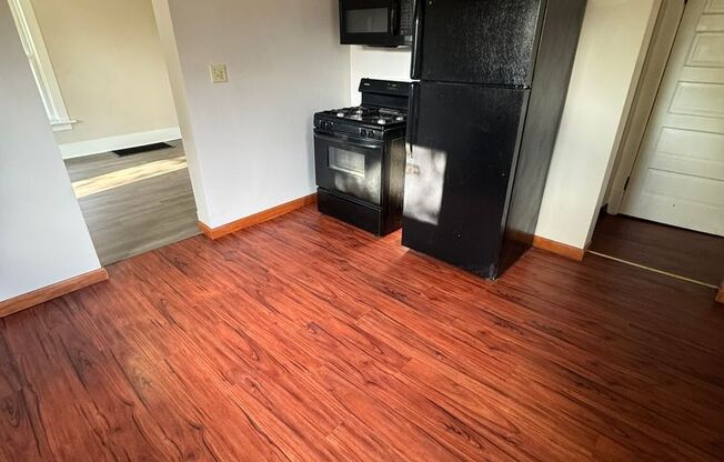 3 beds, 1 bath, $1,600