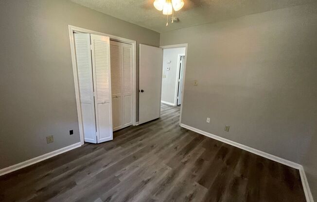 2 beds, 1 bath, $995, Unit 1200 E Academy Street #8