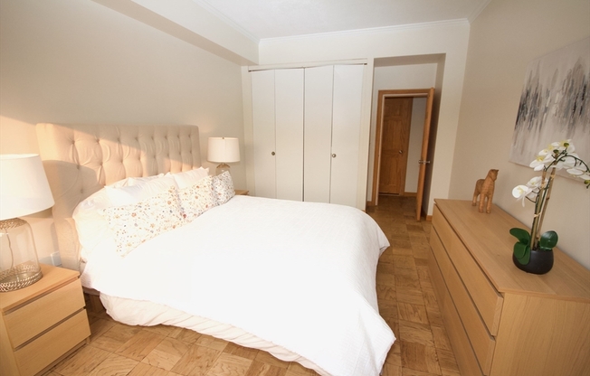 1 bed, 1 bath, 952 sqft, $3,450, Unit 17R