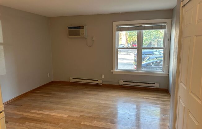 Studio, 1 bath, 350 sqft, $1,025, Unit Unit 106