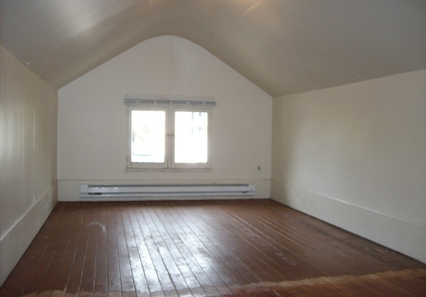 Studio, 1 bath, 300 sqft, $725, Unit 3