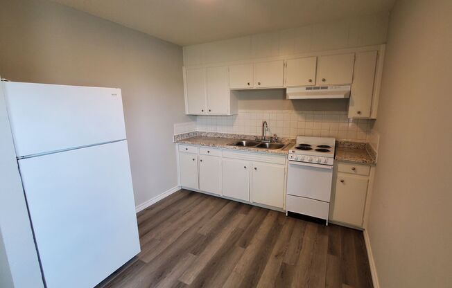 2 beds, 1 bath, 752 sqft, $695, Unit 201