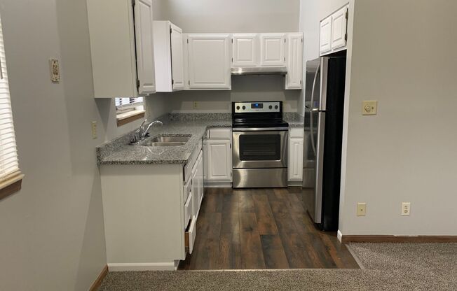 3 beds, 2 baths, $1,350, Unit Unit 5