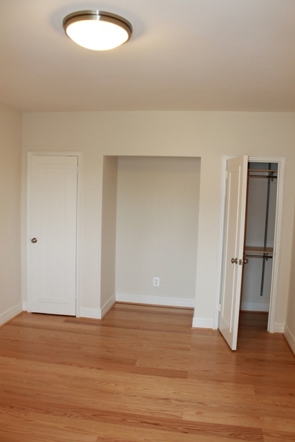 1 bed, 1 bath, 725 sqft, $2,600, Unit 400