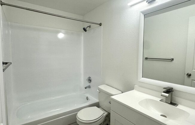 2 beds, 2 baths, 970 sqft, $1,850, Unit L201