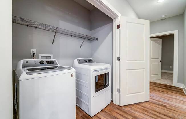 Large Custom Closets for Maximum Storage