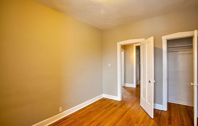 3 beds, 1 bath, 1,100 sqft, $2,395, Unit 1832 - 1A