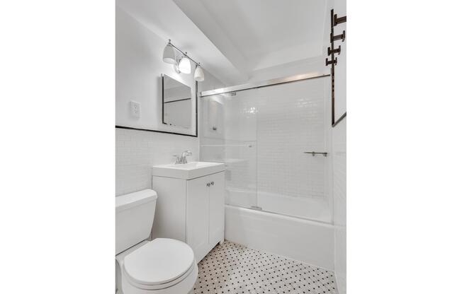 Studio, 1 bath, 550 sqft, $3,100, Unit 2E