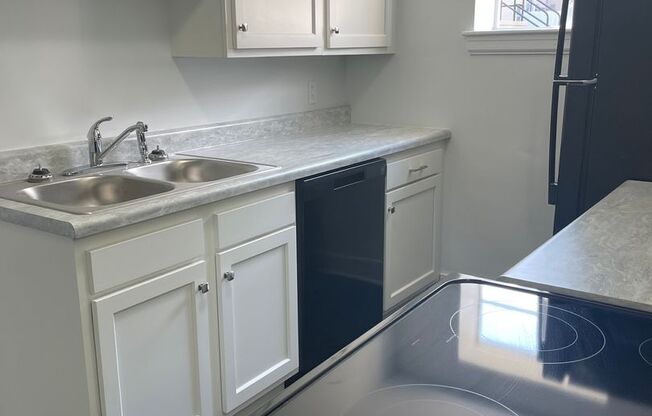 2 beds, 1 bath, $1,175, Unit 5