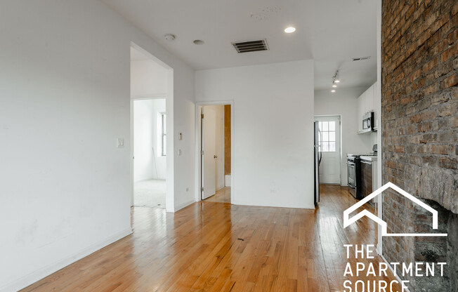1212 W Foster Pl