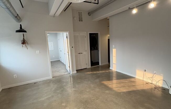 923 S East Ave