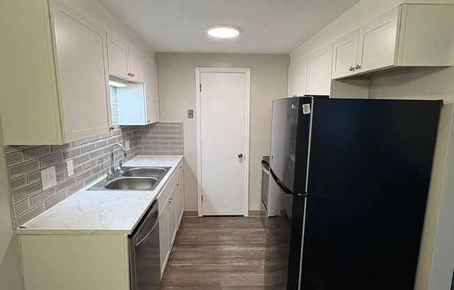 2 beds, 1 bath, 900 sqft, $900, Unit Unit 9