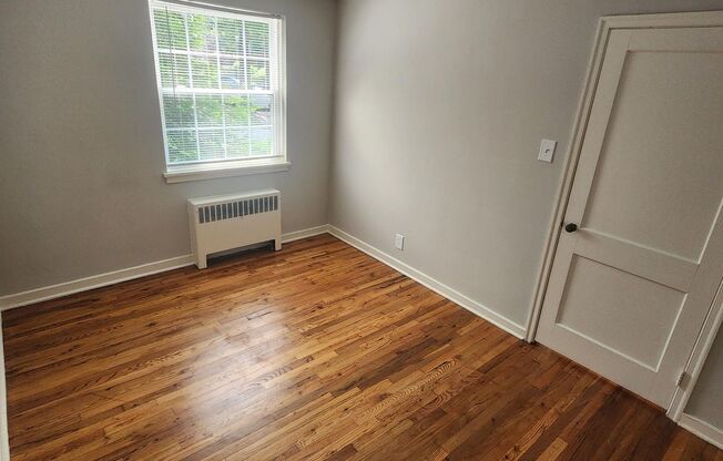 2 beds, 1 bath, 897 sqft, $2,135, Unit B-07