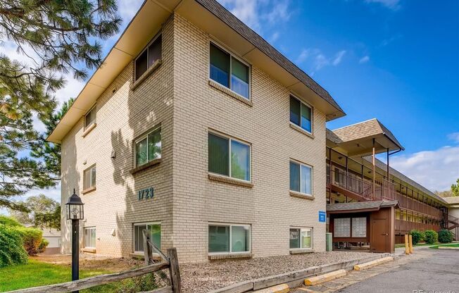 3 Bedroom 2 Bathroom Condo in Lakewood