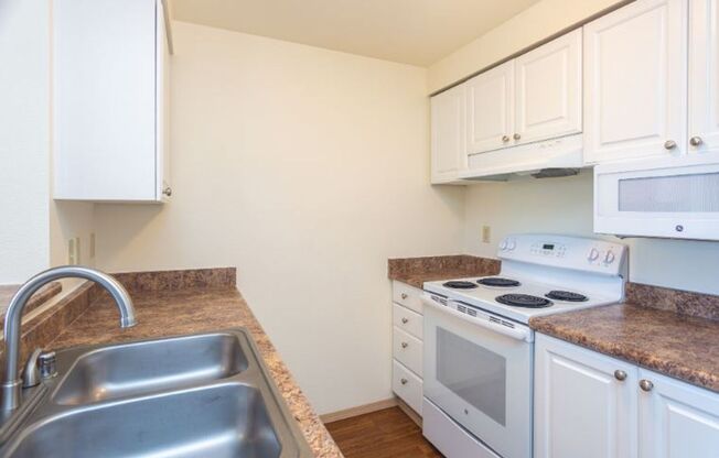 1 bed, 1 bath, 800 sqft, $1,575, Unit 633