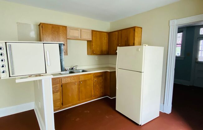 2 beds, 1 bath, $1,495, Unit Apt. 04