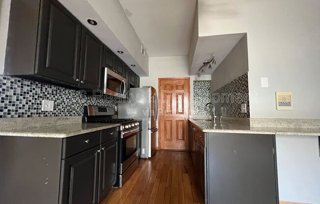 2145 N. Lakewood Avenue Unit 3NR