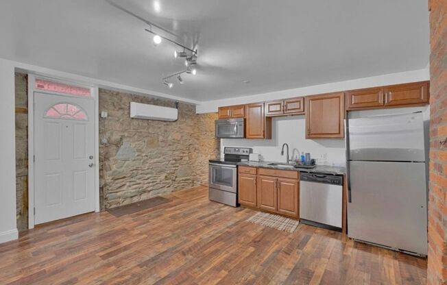 1721-1723 Edwards Way