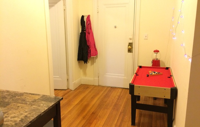 2 beds, 1 bath, 836 sqft, $3,400, Unit 03-001