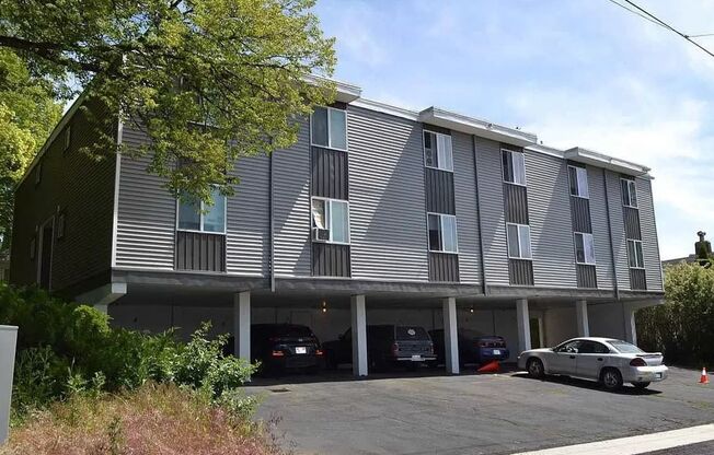 1 bed, 1 bath, 625 sqft, $1,040, Unit 10