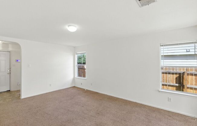 Easy Access to Hwy 90 & Loop 410