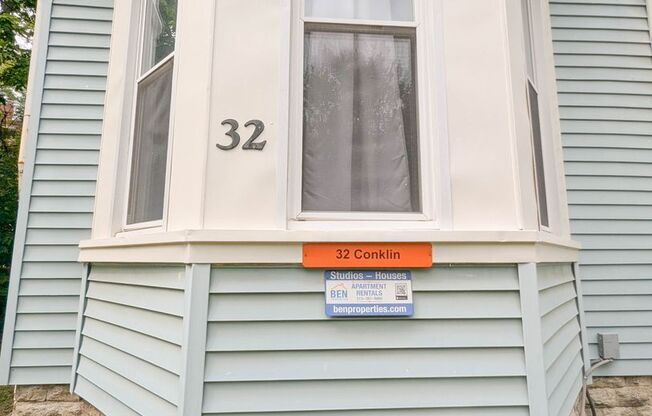32 Conklin Apts