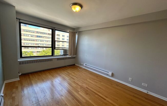 1 bed, 1 bath, 700 sqft, $1,950, Unit 418-0912