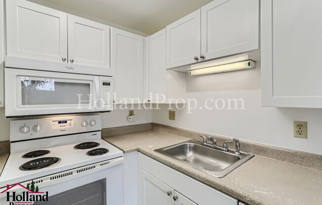 3 beds, 1.5 baths, 836 sqft, $1,595, Unit Unit C