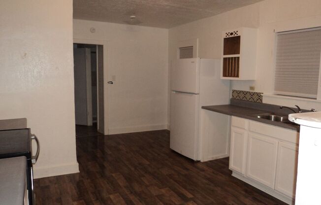 3 beds, 1 bath, $900