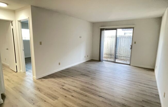 2 beds, 1 bath, $2,300, Unit 11