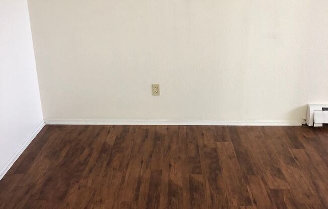 2 beds, 1 bath, 796 sqft, $1,150, Unit 126