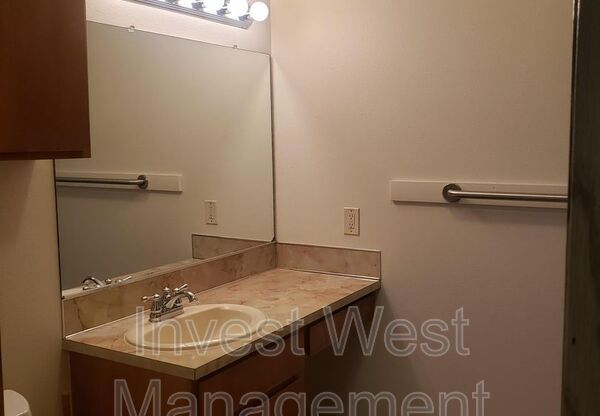 1714 SE 145 CT