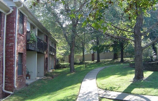 2 beds, 1.5 baths, 933 sqft, $935