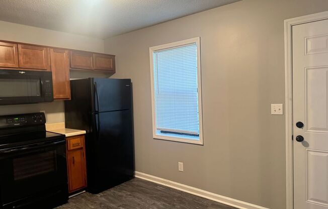 2 beds, 1.5 baths, 850 sqft, $995