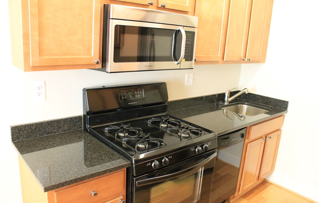 Studio, 1 bath, 450 sqft, $2,075, Unit 301