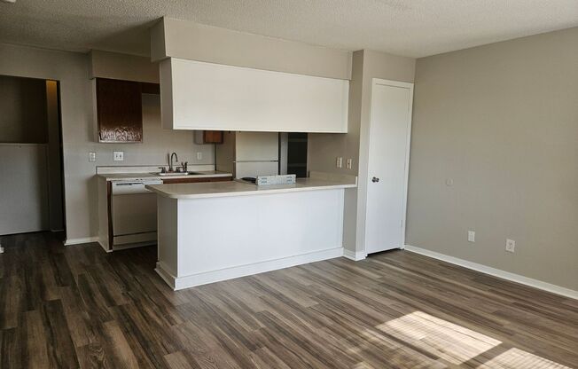 2 beds, 1 bath, 700 sqft, $795, Unit 31204