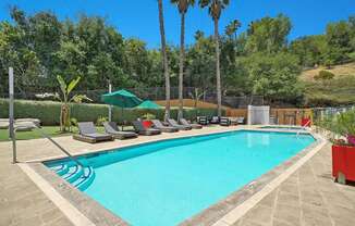 Legado Encino Sparkling Pool