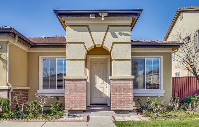 Spacious 3 Bedroom, 2 Bathroom Home with Den/Office Available 7/1/25