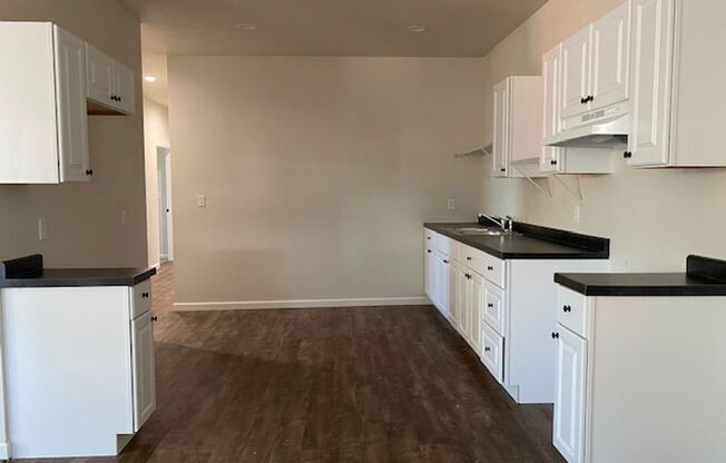 4 beds, 1 bath, 1,325 sqft, $1,295