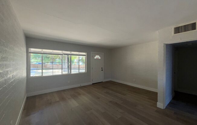 Updated 2-Bedroom Unit in Duplex with Brand-New Flooring