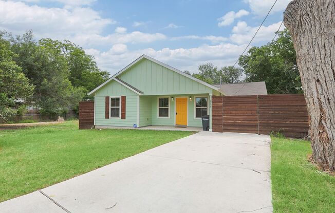 Charming 3/2 Minutes from Downtown NBTX