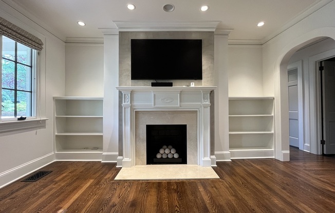 373 HILLSIDE AVE