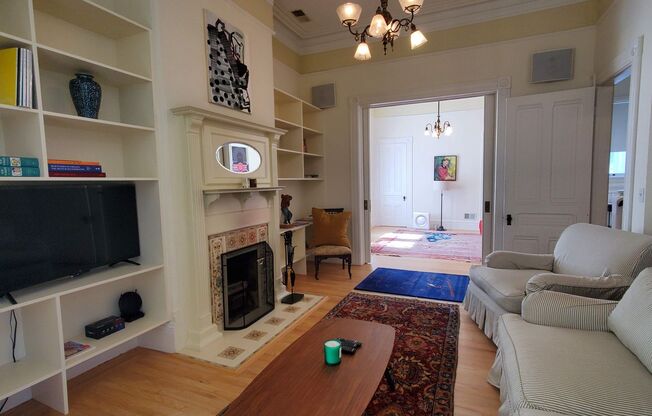 Noe Valley Beautifully Updated Top Floor Two Bedroom w. Chef's Kitchen and Laundry