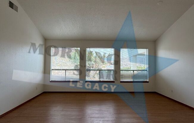 Move-in Special! Charming Home with Mountain Views!