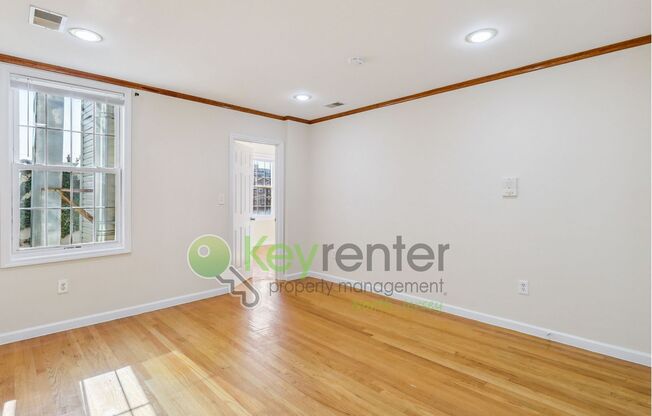 Modern Comfort in The Heights – 2BR with In-Unit Laundry & Central Air!